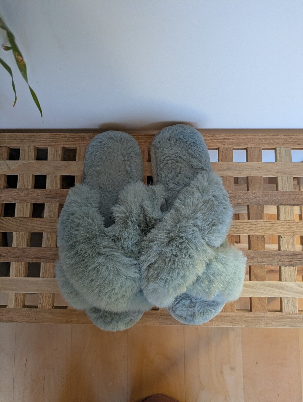 Sage Green Faux Fur Crossband Slippers US 5-6 EU 36-37